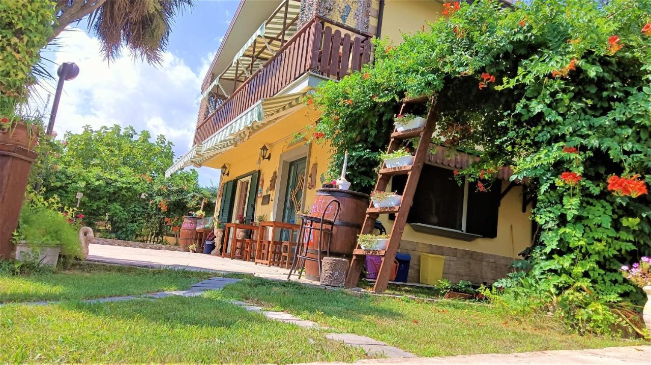 カストロヴィッラリ Il Laghetto Bed & Breakfast エクステリア 写真