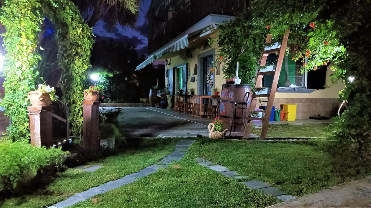 カストロヴィッラリ Il Laghetto Bed & Breakfast エクステリア 写真