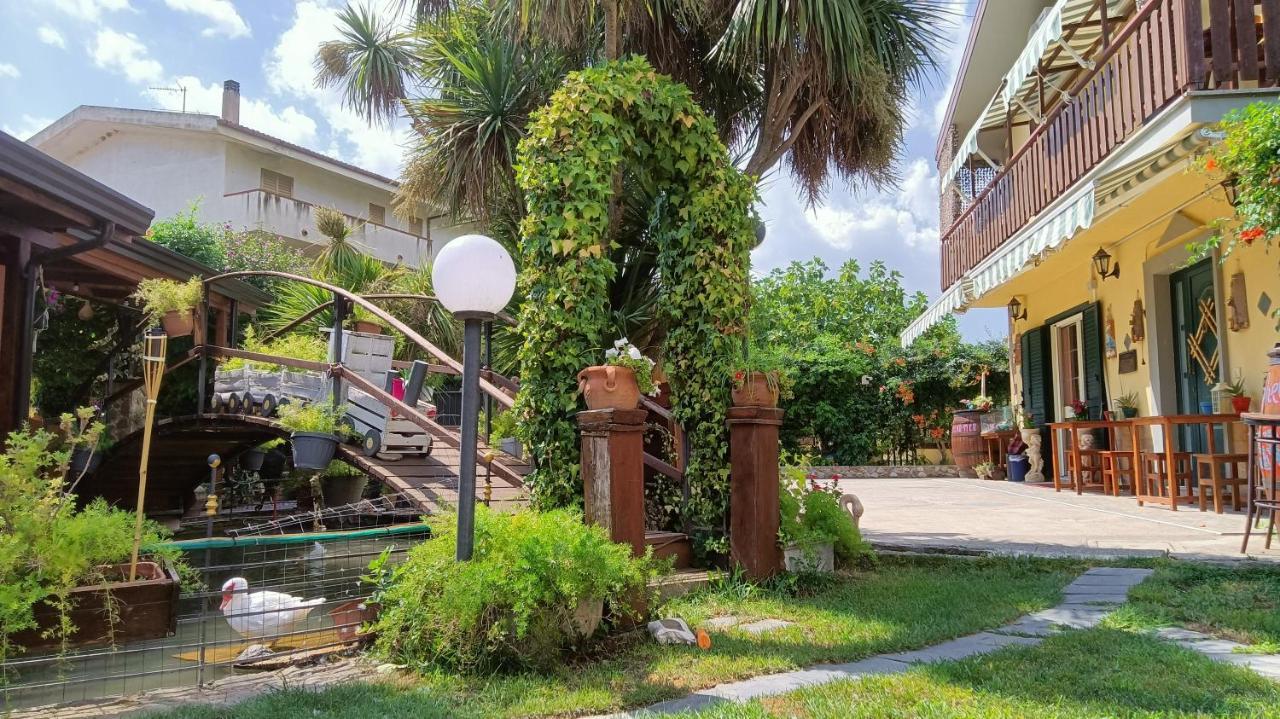 カストロヴィッラリ Il Laghetto Bed & Breakfast エクステリア 写真
