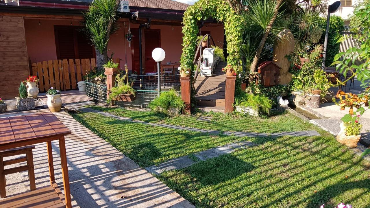 カストロヴィッラリ Il Laghetto Bed & Breakfast エクステリア 写真