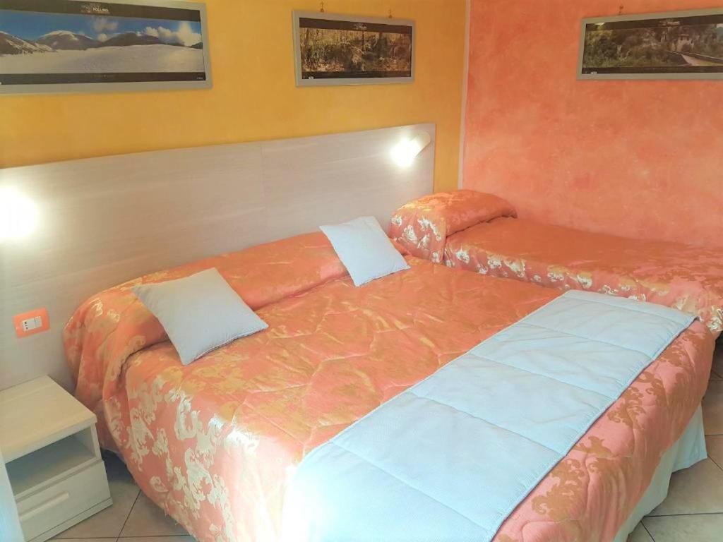 カストロヴィッラリ Il Laghetto Bed & Breakfast エクステリア 写真
