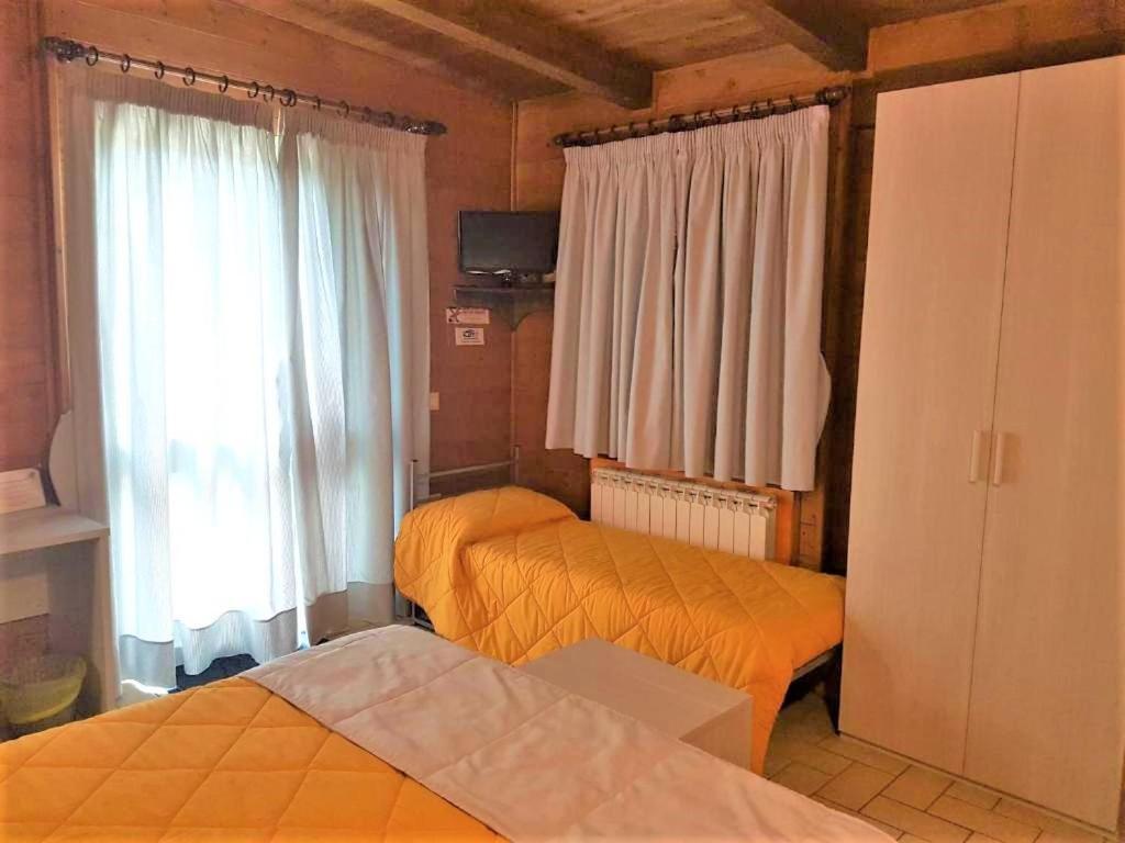 カストロヴィッラリ Il Laghetto Bed & Breakfast エクステリア 写真