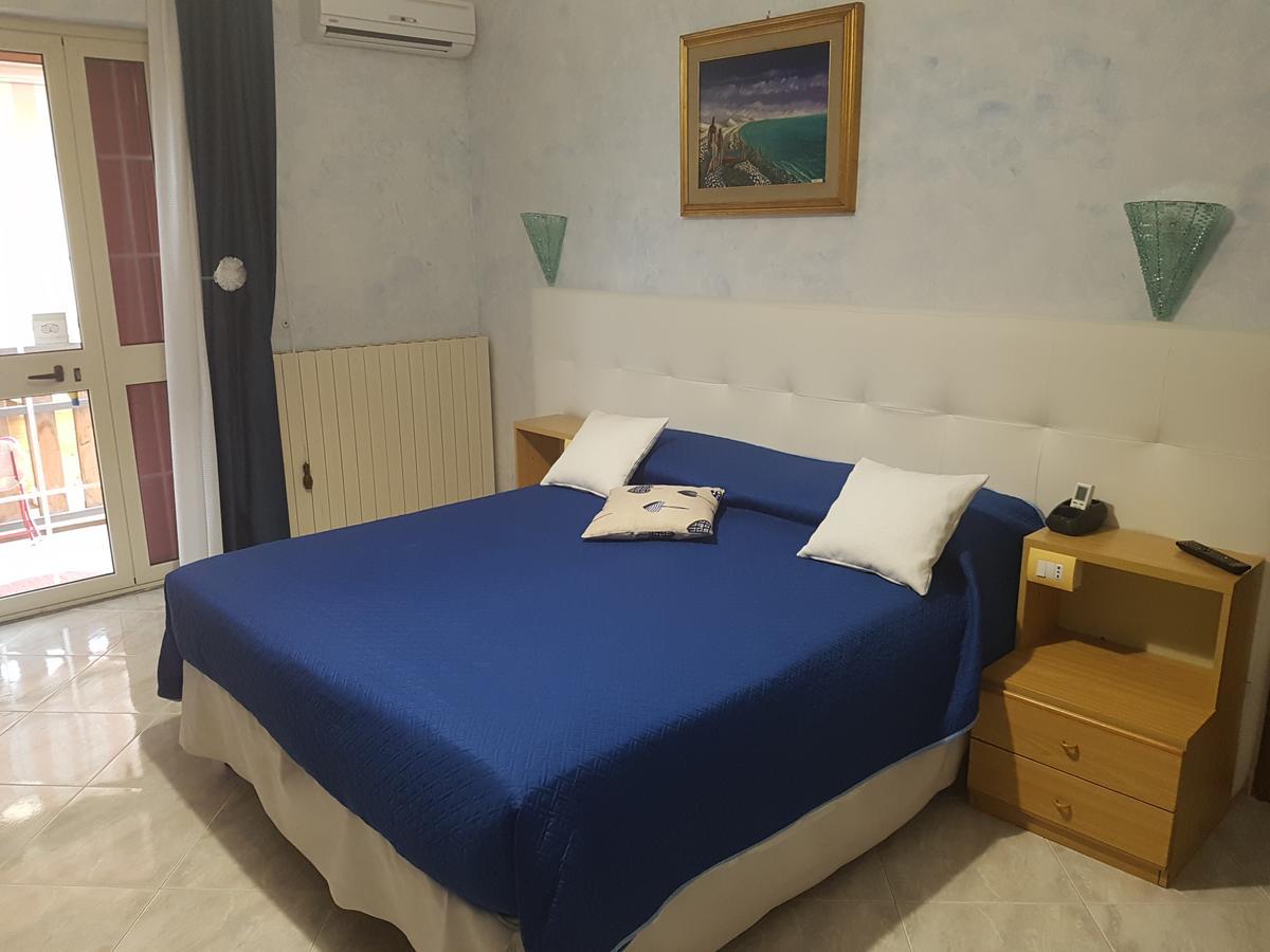 カストロヴィッラリ Il Laghetto Bed & Breakfast エクステリア 写真